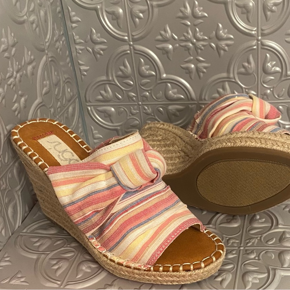 NWOT Macy’s Beach Wedge by Sugar
